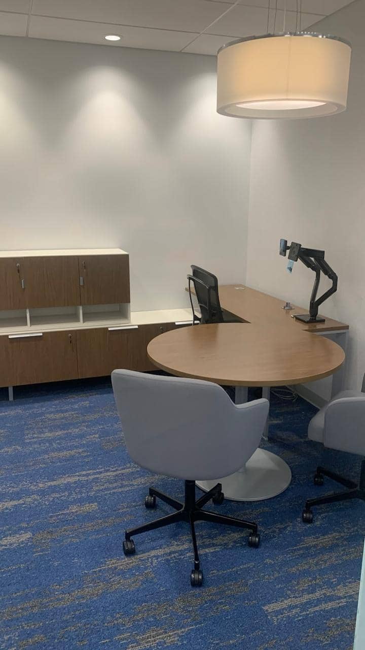 BMO — Installation de postes de travail et de mobilier de bureau modulaire.